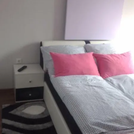 Lana Apartment *